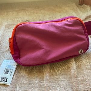 Lululemon everywhere belt bag